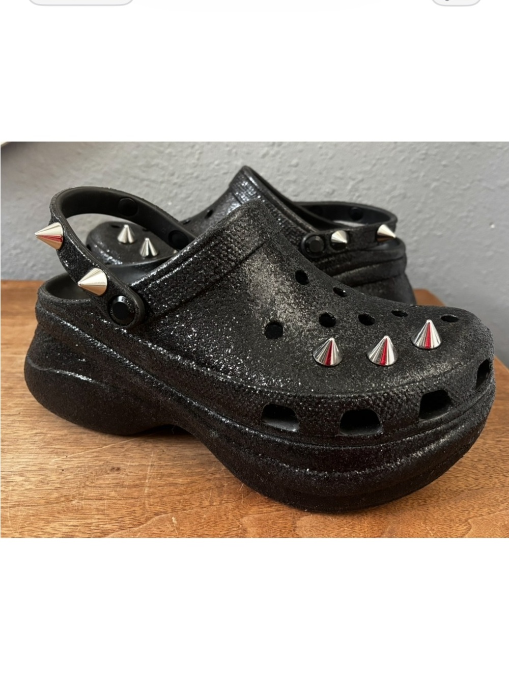 NWT Crocs Bae Black Glitter Clog Sandals with Silver Spikes Women 10